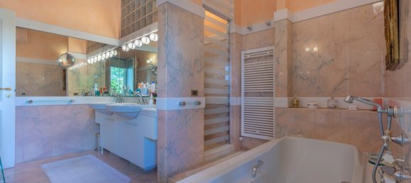 7 bedrooms Villa in Ferrara, Italy No. 33539 16