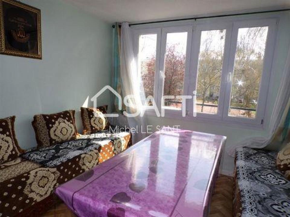 2 bedrooms Apartment in Creil, France No. 16568