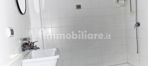 2-Zimmer Gewerbliche Immobilie in Bari, Italy, Nr. 353317 4