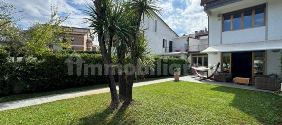 3 bedrooms House in Montignoso, Italy No. 216532 2