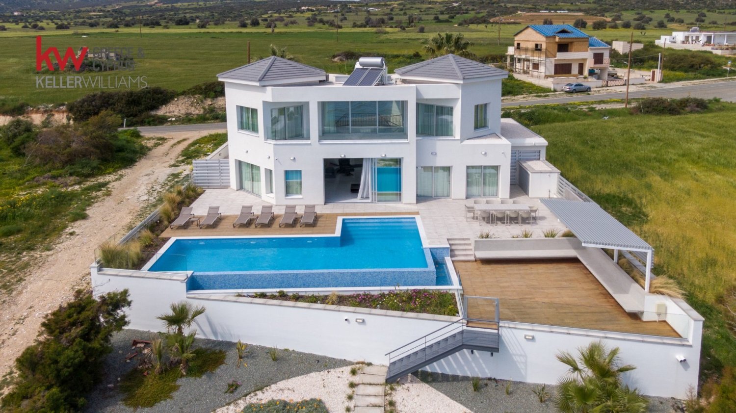 5 bedrooms Villa in Agios Theodoros, Cyprus No. 26475