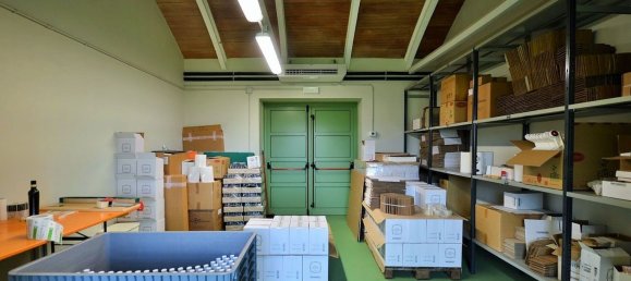 670m² Commercial property in Marsciano, Italy No. 315422 13