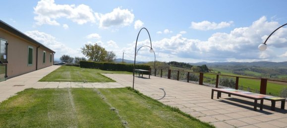 670m² Commercial property in Marsciano, Italy No. 315422 4