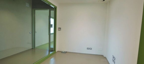 670m² Commercial property in Marsciano, Italy No. 315422 16