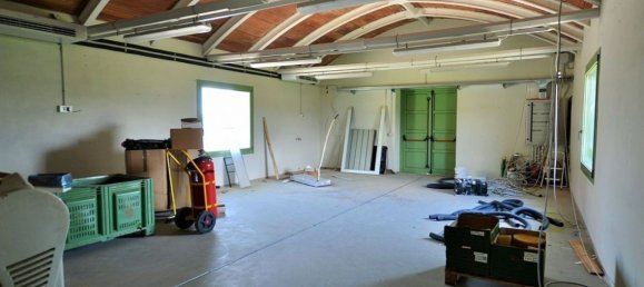 670m² Commercial property in Marsciano, Italy No. 315422 24