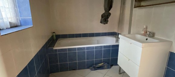 2 bedrooms House in Plou, France No. 210004 4