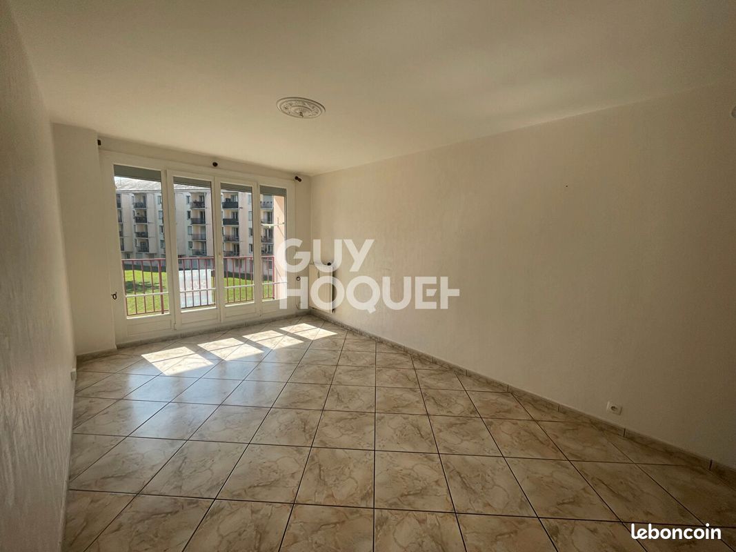 2 bedrooms Apartment in Soissons, France No. 251779