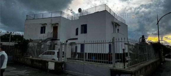 6 rooms Apartment in Giugliano in Campania, Italy No. 224687 13