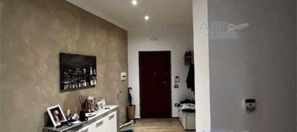 6 rooms Apartment in Giugliano in Campania, Italy No. 224687 2