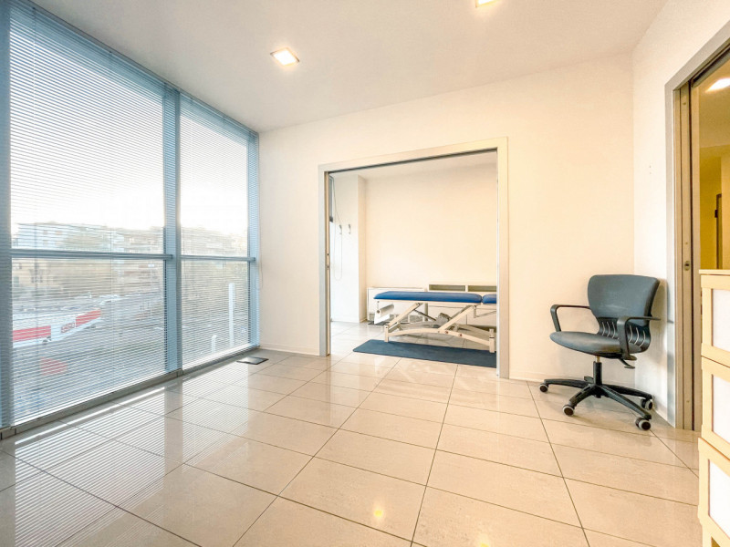 2-Zimmer Gewerbliche Immobilie in Varese, Italy, Nr. 211747