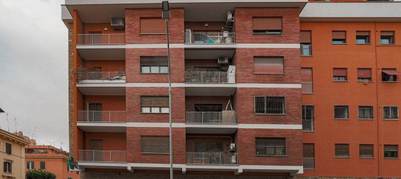 2 rooms Commercial property in Rome, Italy No. 147198 16