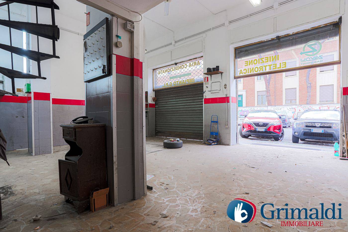 2 rooms Commercial property in Rome, Italy No. 147198