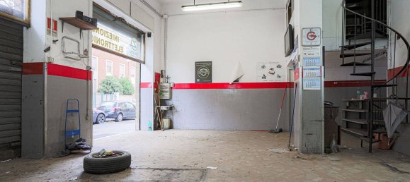 2 rooms Commercial property in Rome, Italy No. 147198 2