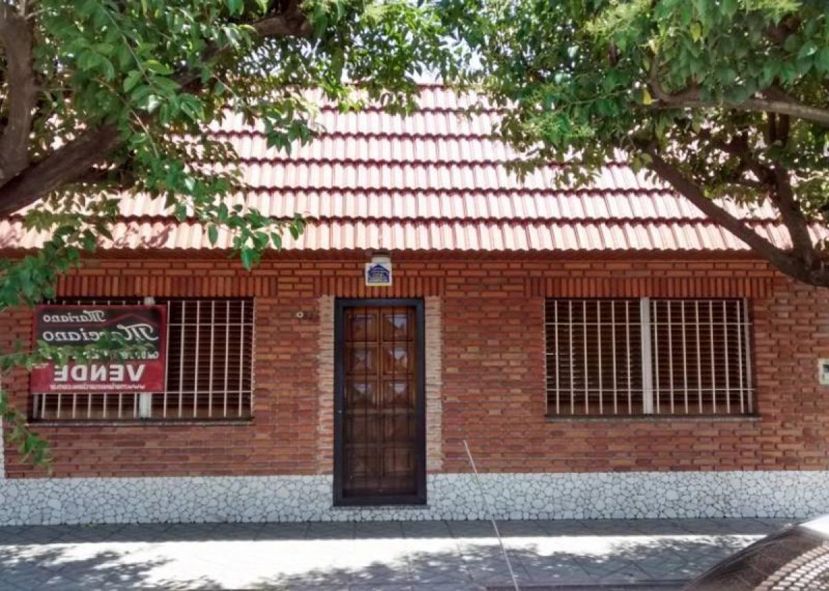 2 bedrooms House in Lanus, Argentina No. 75078