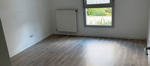 2 bedrooms Apartment in Venissieux, France No. 322423 3