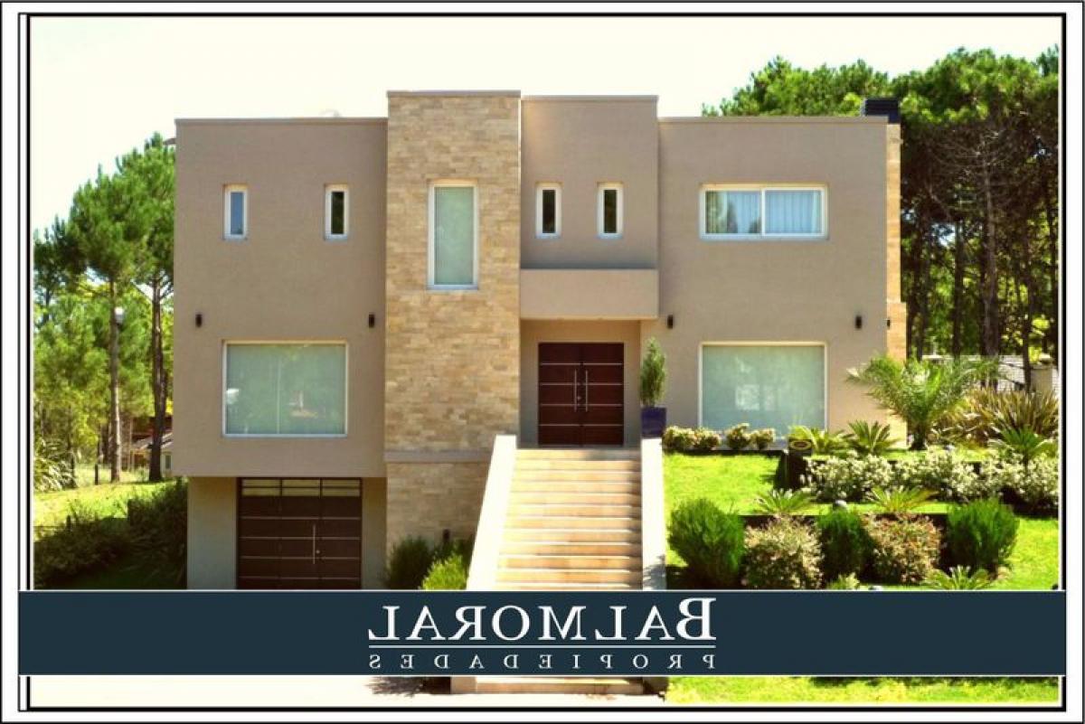 3 bedrooms House in Mar del Plata, Argentina No. 89021