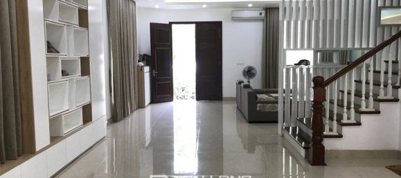 4 bedrooms Villa in Long Bien, Vietnam No. 1373 2