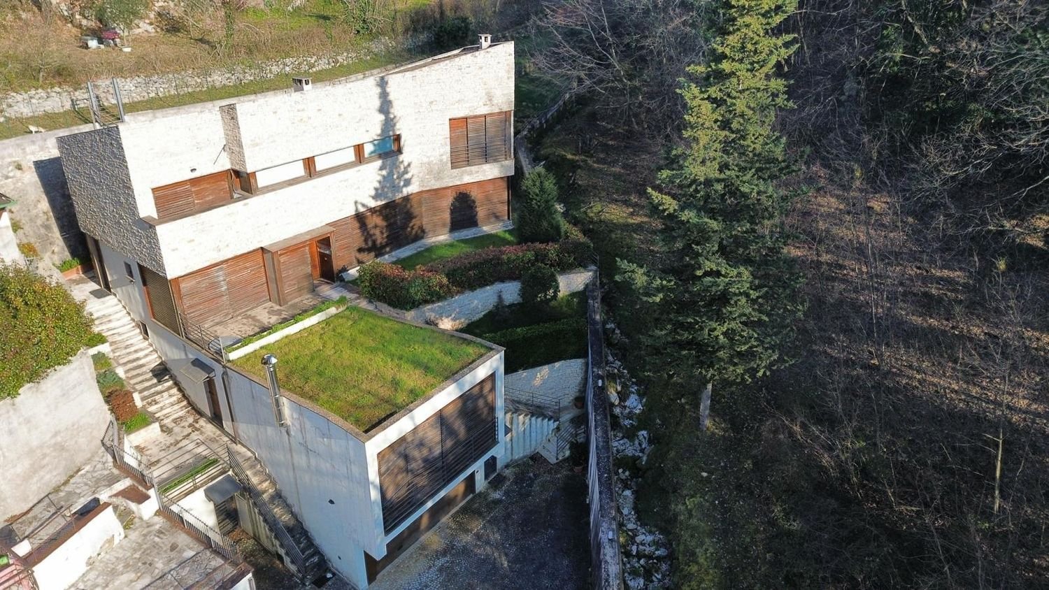 12 rooms Villa in Pereto, Italy No. 177208