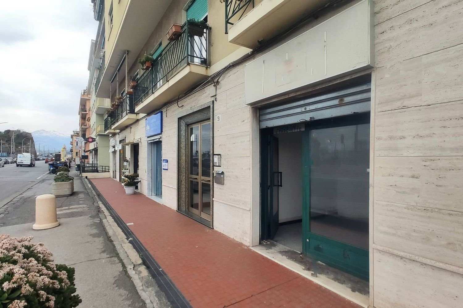 25m² Commercial property in Genoa, Italy No. 390731