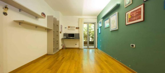 3 rooms Apartment in Genoa, Italy No. 83155 26