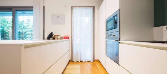 3 rooms Apartment in Genoa, Italy No. 83155 11