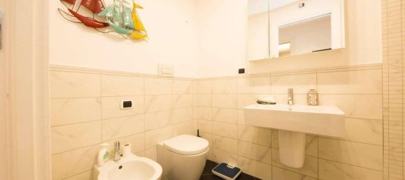 3 rooms Apartment in Genoa, Italy No. 83155 24