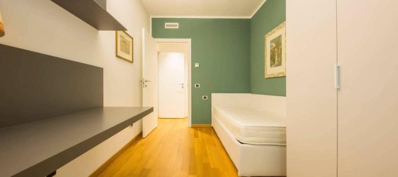 3 rooms Apartment in Genoa, Italy No. 83155 14