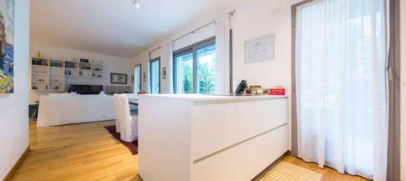 3 rooms Apartment in Genoa, Italy No. 83155 17