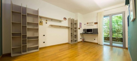 3 rooms Apartment in Genoa, Italy No. 83155 25
