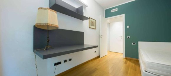 3 rooms Apartment in Genoa, Italy No. 83155 21