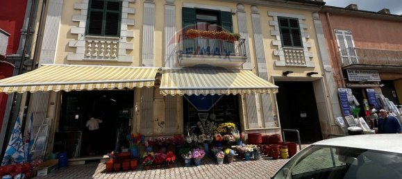 348m² Commercial property in Casagiove, Italy No. 160895 3