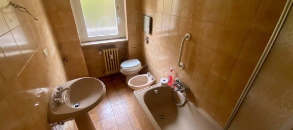 3 rooms Apartment in Vercelli, Italy No. 362968 10