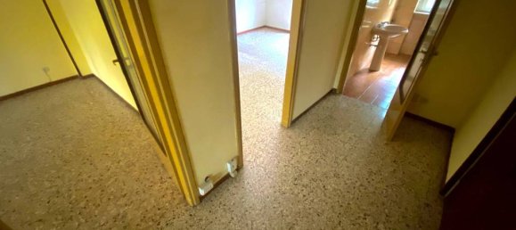 3 rooms Apartment in Vercelli, Italy No. 362968 4