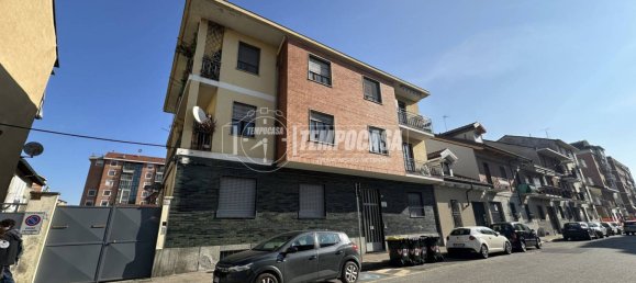 2 bedrooms Apartment in Turin, Italy No. 12783 2