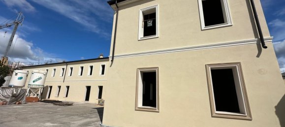 3-Zimmer Doppelhaus in Campi Bisenzio, Italy, Nr. 10832 10