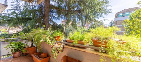 3 bedrooms Apartment in Rome, Italy No. 380995 2