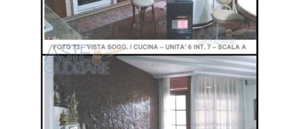 12-salle Appartement à Naples, Italy No. 12336 6