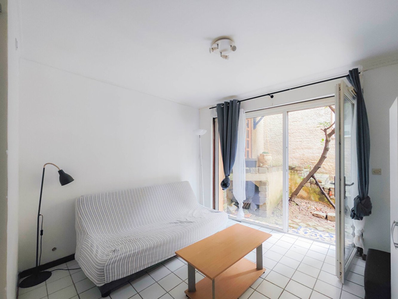 Studio in Montrouge, France No. 141339