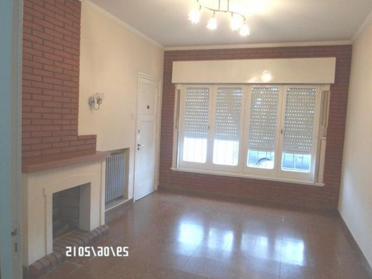 Casa de 4 dormitorios en Coronel Suárez, Argentina No. 7775