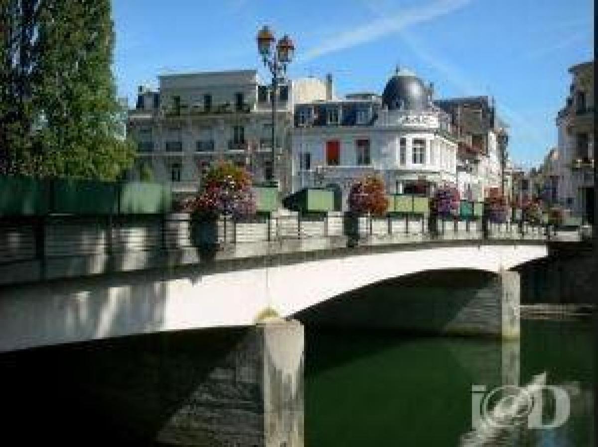 3 bedrooms Condo in Melun, France No. 36960
