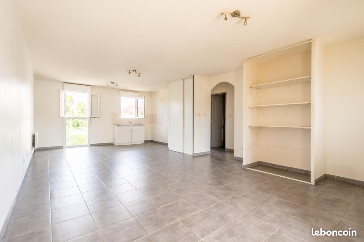 Квартира с 2 спальнями в Морестель, Франция № 338263