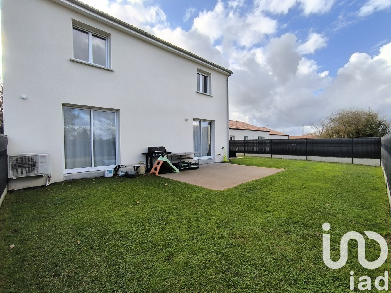 Casa T5 em Aigrefeuille-sur-Maine, France N.º 348979