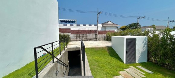 5 bedrooms Cafe / restaurant in Hua Hin, Thailand No. 7043 9