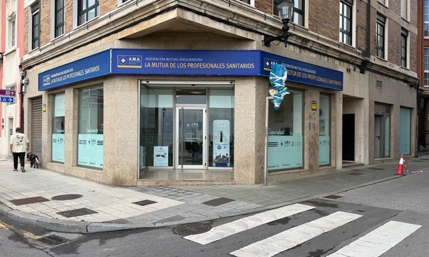 Gewerbliche Immobilie in Gijon, Spain 363m², Nr. 149772