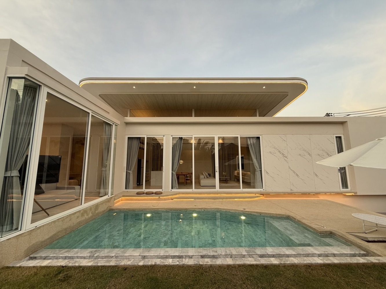 3 bedrooms Villa in Phuket, Thailand No. 72047