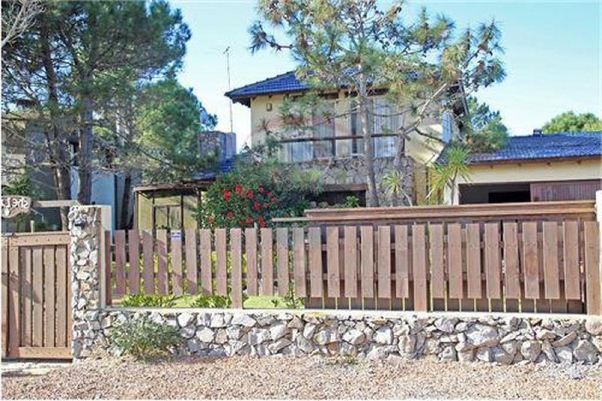 3 bedrooms House in Maldonado, Uruguay No. 8945