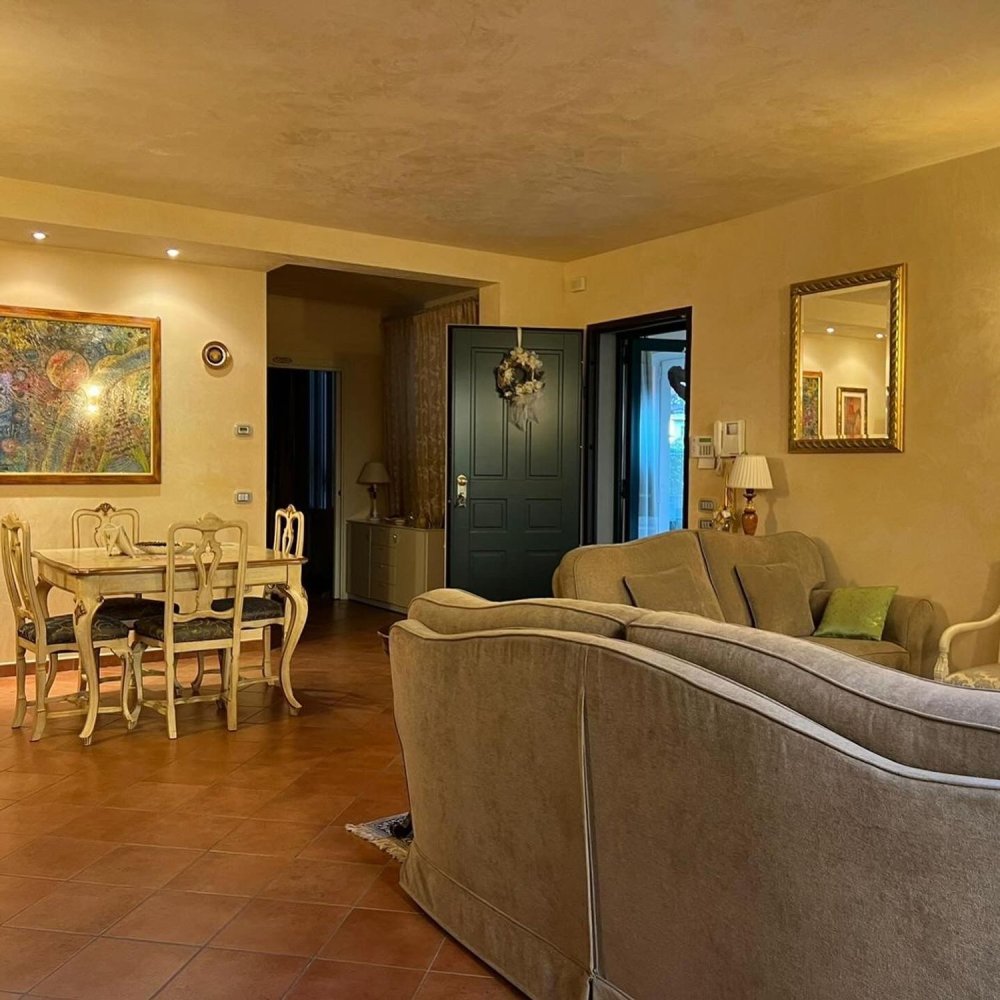 6 rooms Villa in Pistoia, Italy No. 219136