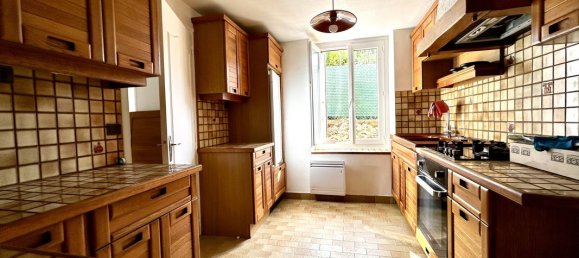 Casa de 5 dormitorios en Crecy-la-Chapelle, France No. 171740 14