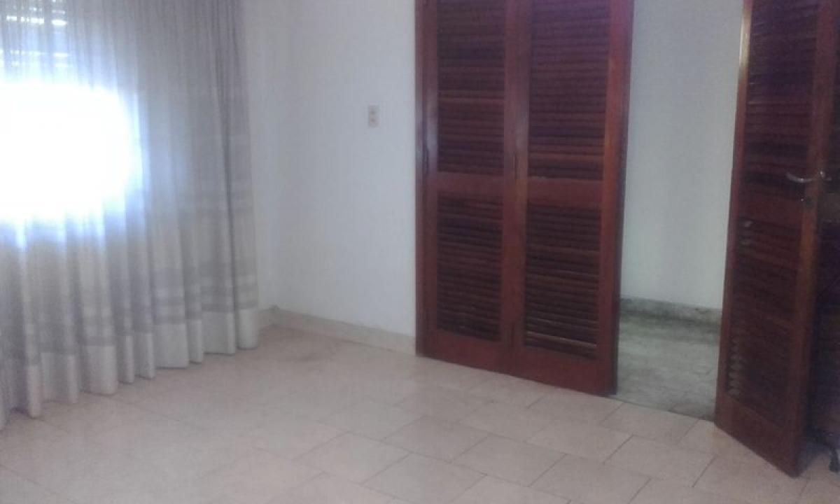 Casa de 3 dormitorios en Buenos Aires, Argentina No. 95442