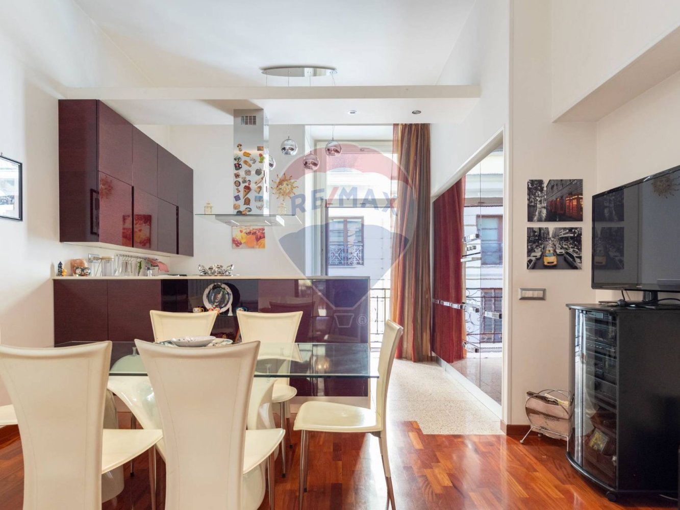 4 rooms Apartment in Naples, Italy No. 392731